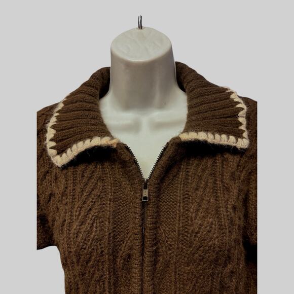 Heartloom Ivana Sweater in Coco
Fuzzy Brown Knit Soft Cozy Pullover Sweater XS - Picture 5 of 8